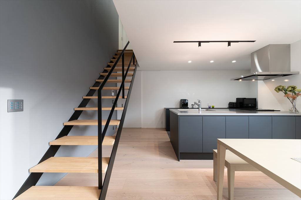 デザイン性の高い注文住宅の階段
